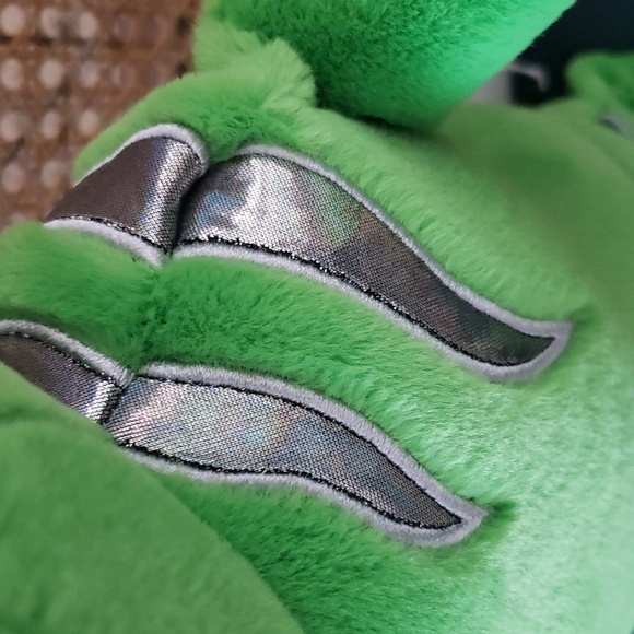 Dollskill Club Exx Green Alien Plushie - Picture 5 of 7